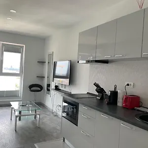 Apartament Cozy 2-room Penthouse Lakeview W14, Bucureşti